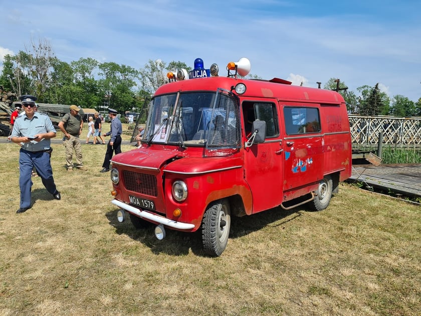 Zdjęcia z poprzednich edycji X Wrocławskiej Prezentacji Grup Rekonstrukcji Historycznych, pojazdów militarnych i służb mundurowych REKON