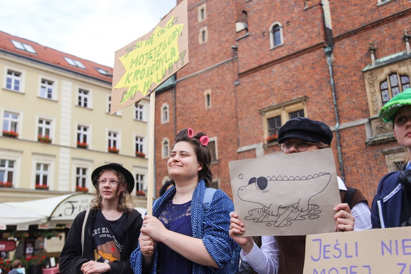 Uczniowie XIII LO we Wrocławiu na urodzinach Fredry