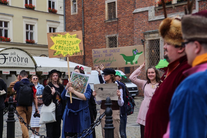 Uczniowie XIII LO we Wrocławiu na urodzinach Fredry