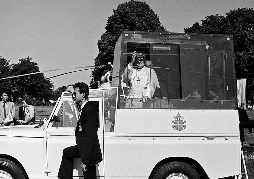 Papamobile, czyli Land Rover Santana 109