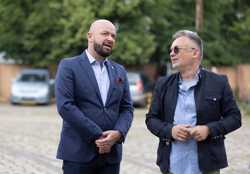 Jacek Sutryk, prezydent Wrocławia, i&nbsp;Robert Dragoś, prezes stowarzyszenia Centrum ds. Katastrof, Klęsk Żywiołowych Tratwa