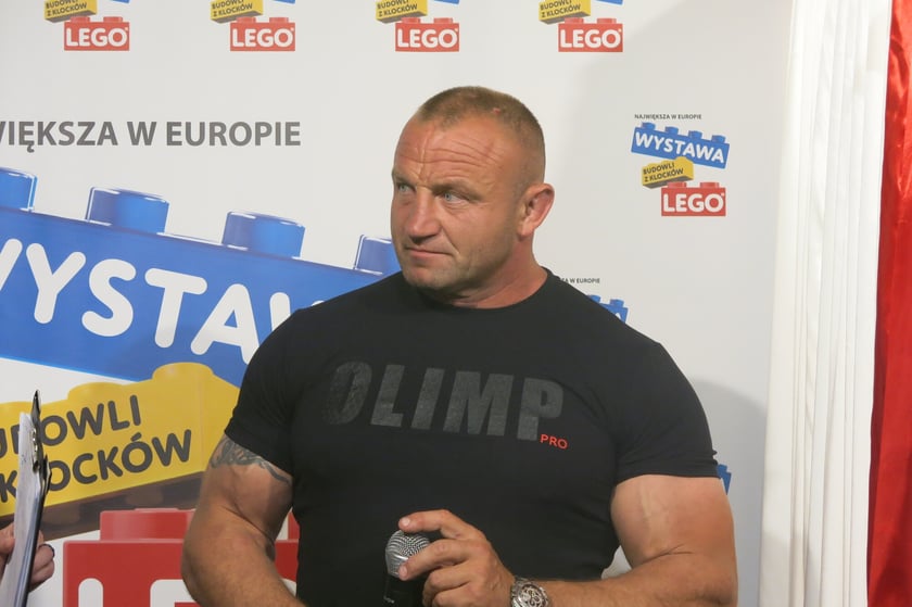 Mariusz Pudzianowski przed odsłonięciem figury&nbsp;