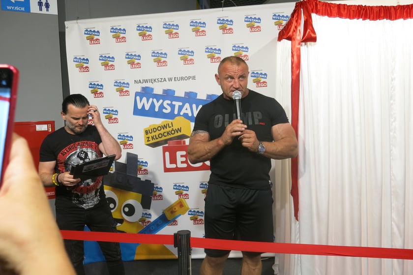 Mariusz Pudzianowski przed odsłonięciem figury&nbsp;