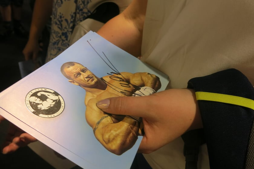 każdy m&oacute;gł otrzymać podpisane zdjęcie Pudziana&nbsp;
