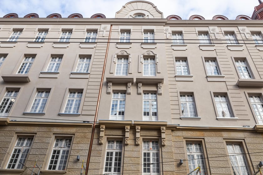 Budynek po hotelu Grand od ul. Kołłątaja