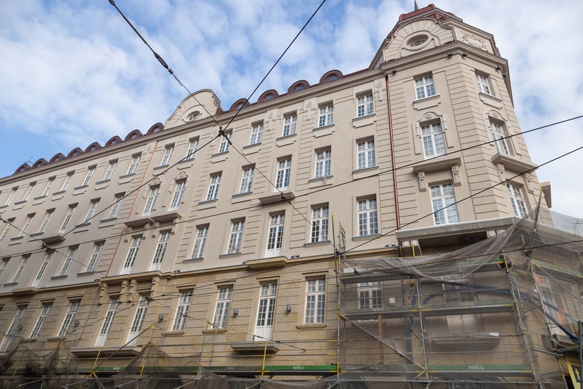 Budynek po hotelu Grand od ul. Kołłątaja
