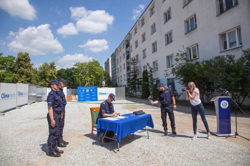Uroczyste podpisanie aktu erekcyjnego pod budowę nowego komisariatu przy ul. Trzemeskiej