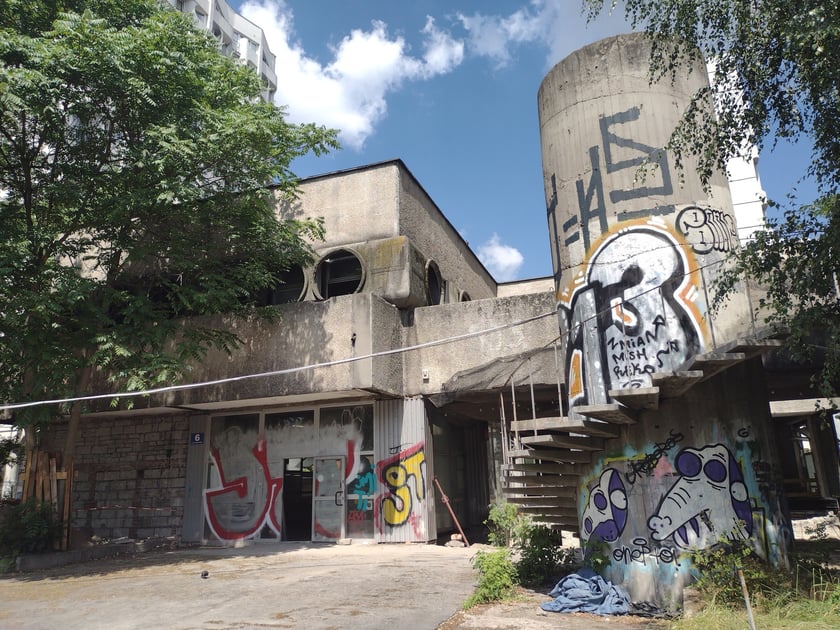 Pawilon czekający na remont