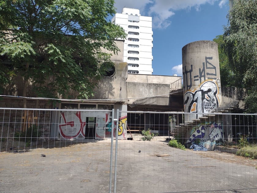Pawilon czekający na remont