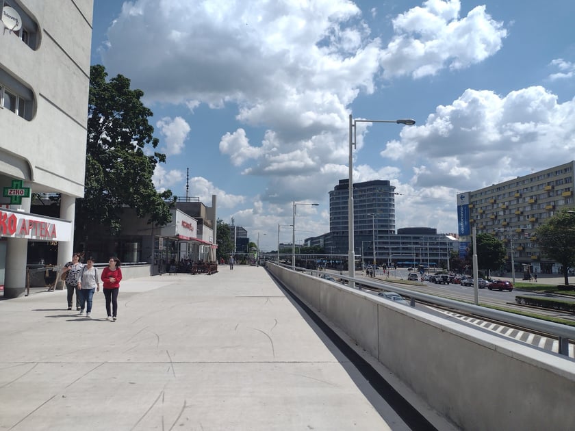 Esplanada wzdłuż placu Grunwaldzkiego - lipiec 2023