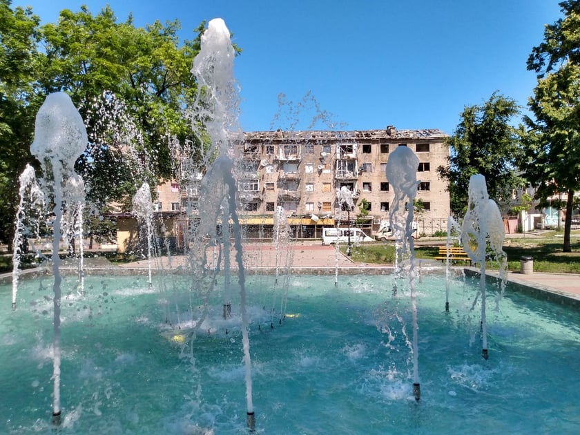 Zniszczone ulice w Iziumie