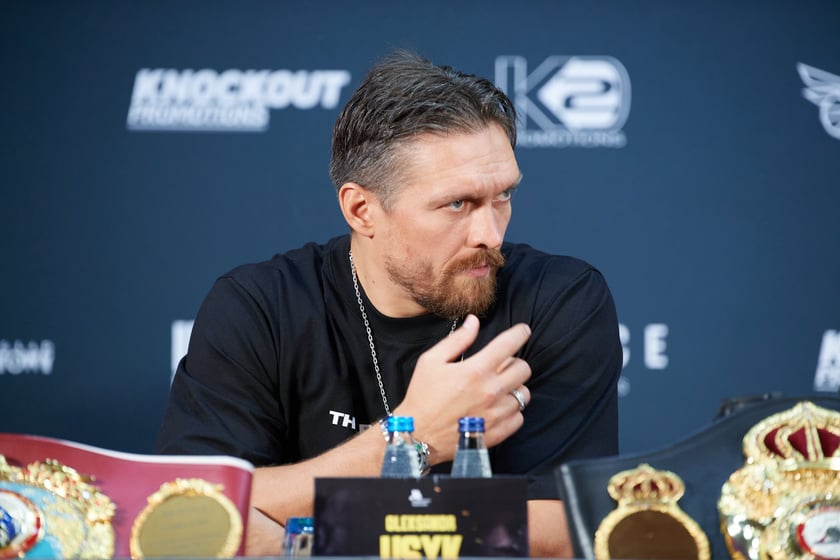 Aleksander Usyk podczas konferencji prasowej w Warszawie