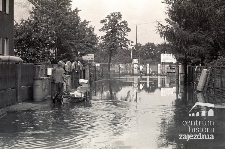 Wielka pow&oacute;dź we Wrocławiu. Zalana ulica Jana Baudouina de Courtenay.&nbsp;