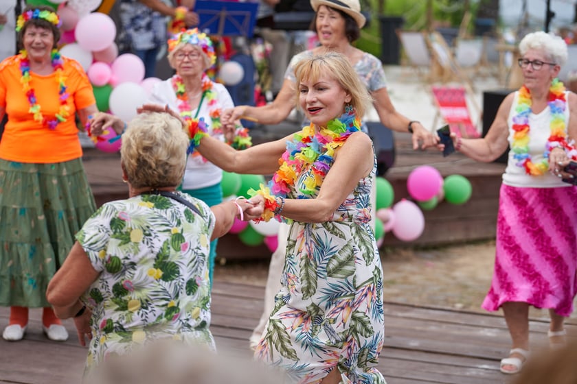 Hawajska potańcówka seniorów w Porcie Węglowym