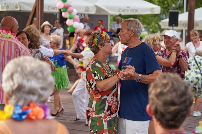 Hawajska potańcówka seniorów w Porcie Węglowym