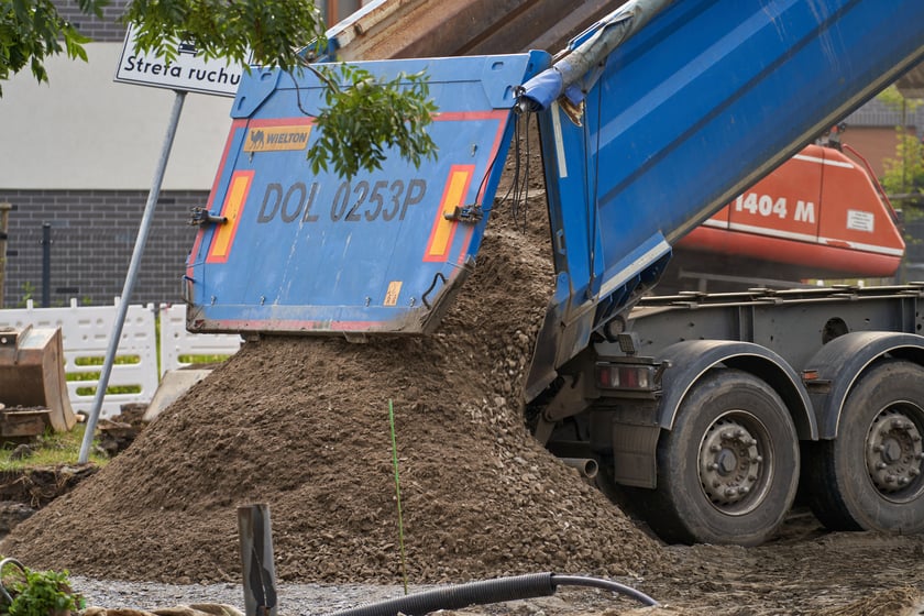 Nowa droga (Lutosławskiego) i przebudowywana Asfaltowa