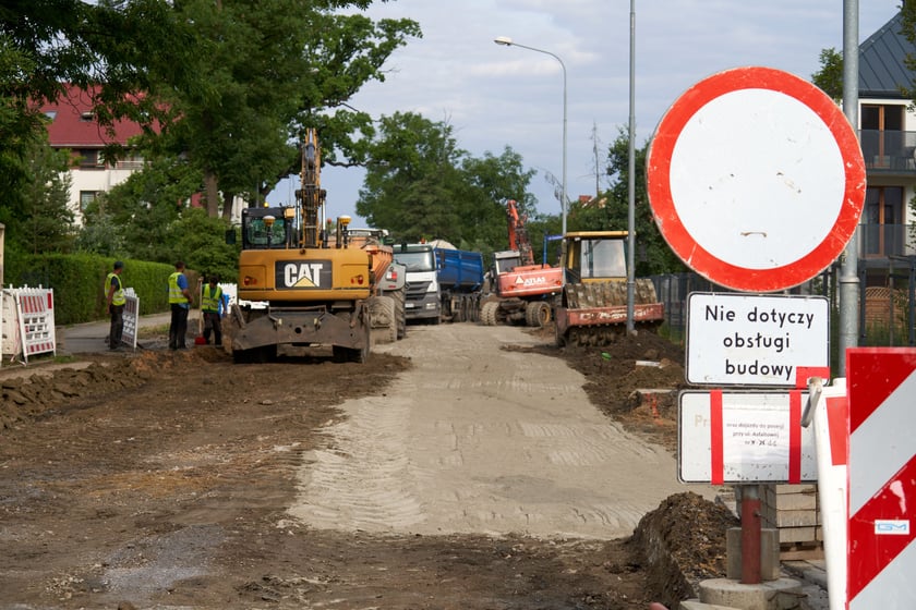 Nowa droga (Lutosławskiego) i przebudowywana Asfaltowa