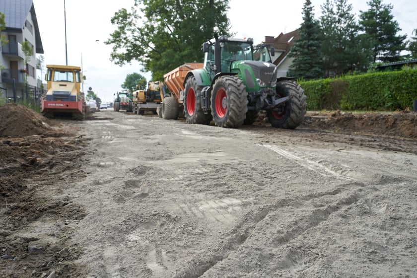 Nowa droga (Lutosławskiego) i przebudowywana Asfaltowa