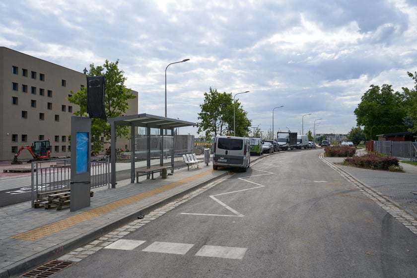 Nowa droga (Lutosławskiego) i przebudowywana Asfaltowa