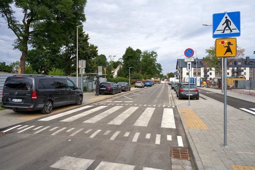 Nowa droga (Lutosławskiego) i przebudowywana Asfaltowa