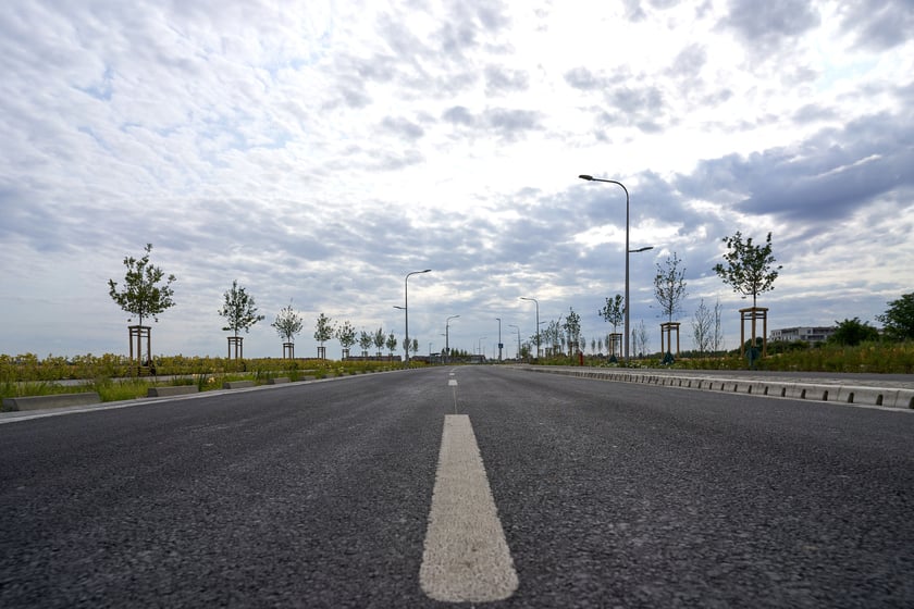 Nowa droga (Lutosławskiego) i przebudowywana Asfaltowa