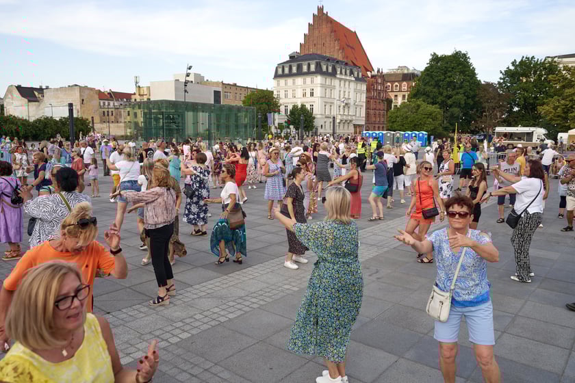 Potańcówka na placu Wolności