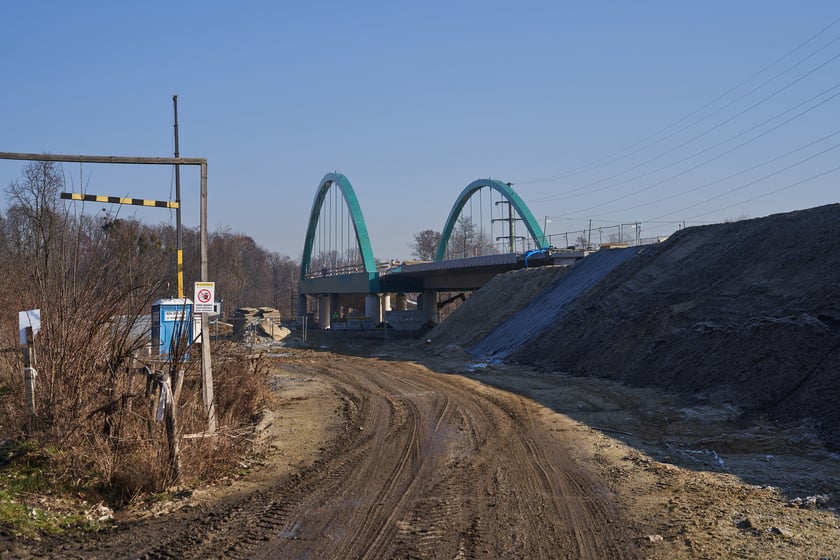 Most Wilczy Kąt nad Oławą (Aleja Wielkiej Wyspy) w budowie, pierwsze dni marca 2023 r.