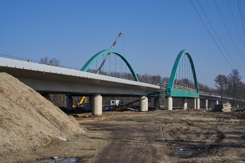 Most Wilczy Kąt nad Oławą (Aleja Wielkiej Wyspy) w budowie, pierwsze dni marca 2023 r.