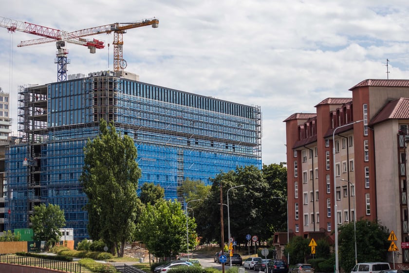 Trwająca budowa biurowców i budynków mieszkalnych w kompleksie Quorum