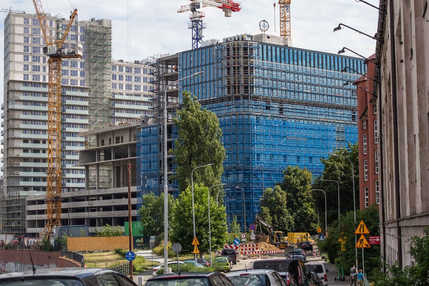 Trwająca budowa biurowców i budynków mieszkalnych w kompleksie Quorum