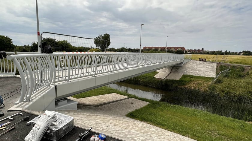 Nowa kładka pieszo-rowerowa pomiędzy Muchoborami, nad Ślęzą