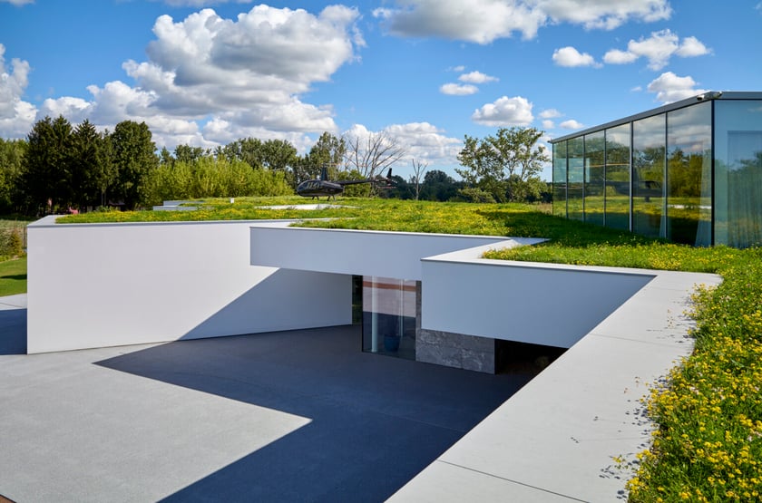 Dom 35.35 na Skarpie w Płocku to jedna z najpiękniejszych willi w Europie. Pracownia 77STUDIOarchitektury otrzymała za ten projekt nagrodę w kategorii Architecture Single Residence