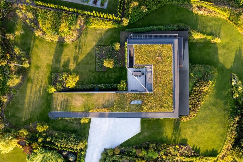 Dom 35.35 na Skarpie w Płocku to jedna z najpiękniejszych willi w Europie. Pracownia 77STUDIOarchitektury otrzymała za ten projekt nagrodę w kategorii Architecture Single Residence