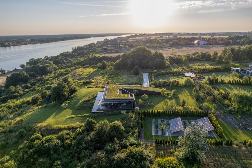 Dom 35.35 na Skarpie w Płocku to jedna z najpiękniejszych willi w Europie. Pracownia 77STUDIOarchitektury otrzymała za ten projekt nagrodę w kategorii Architecture Single Residence
