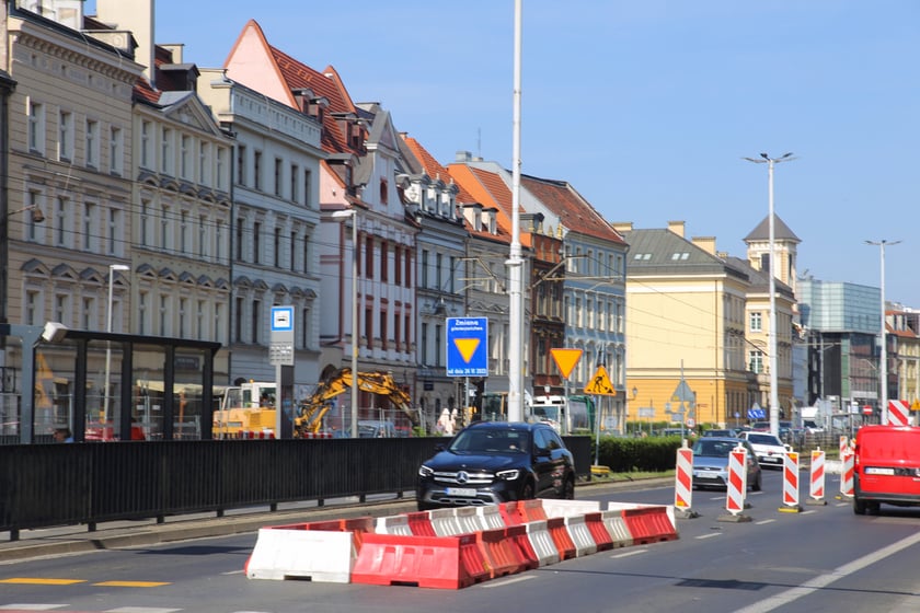 Stare mory odkryte podczas wymiany sieci przesyłowej na ul. Kazimierza Wielkiego