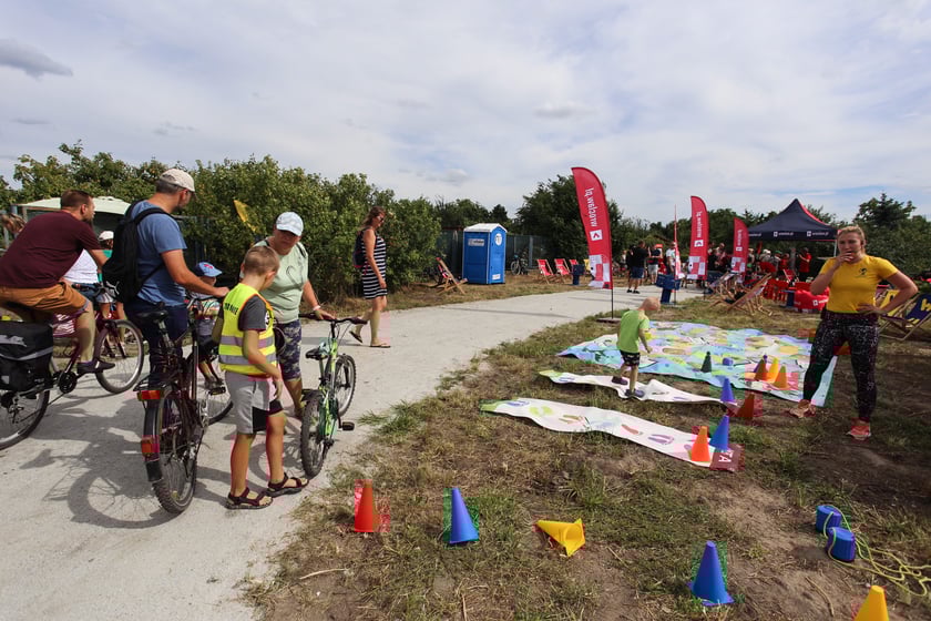 Piknik z okazji otwarcia kładki pieszo-rowerowej nad Ślęzą