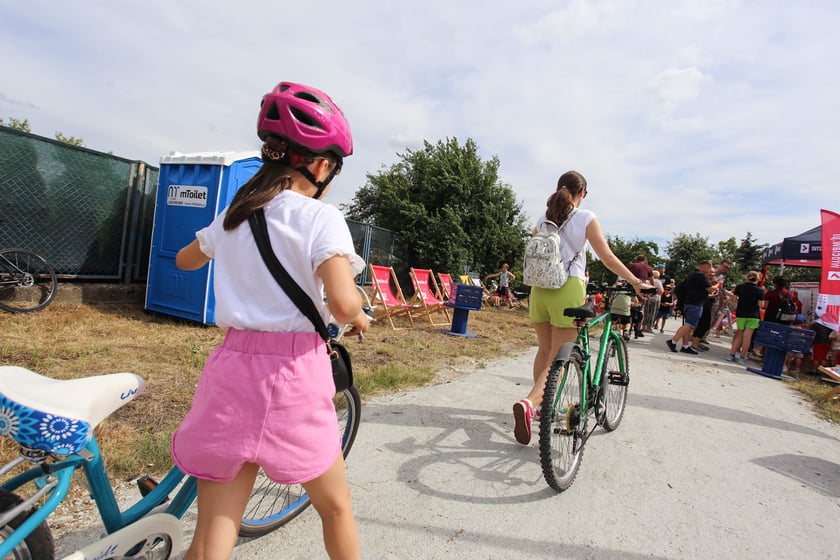 Piknik z okazji otwarcia kładki pieszo-rowerowej nad Ślęzą