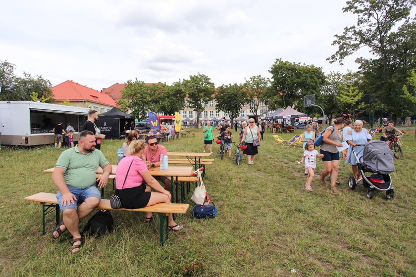 Piknik z okazji otwarcia kładki pieszo-rowerowej nad Ślęzą