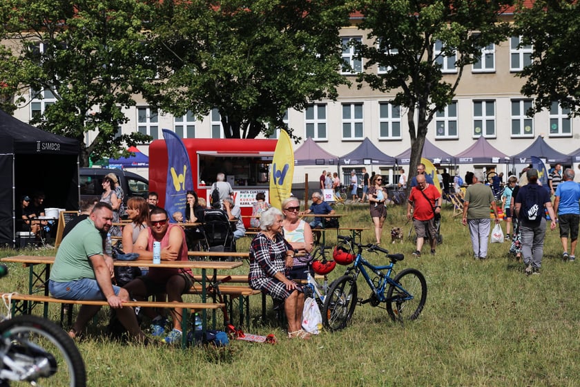 Piknik z okazji otwarcia kładki pieszo-rowerowej nad Ślęzą