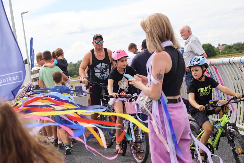 Piknik z okazji otwarcia kładki pieszo-rowerowej nad Ślęzą