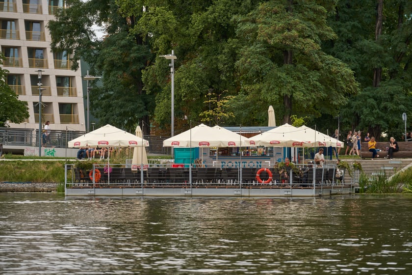 Wrocław widziany z pokładu statku pływającego po Odrze