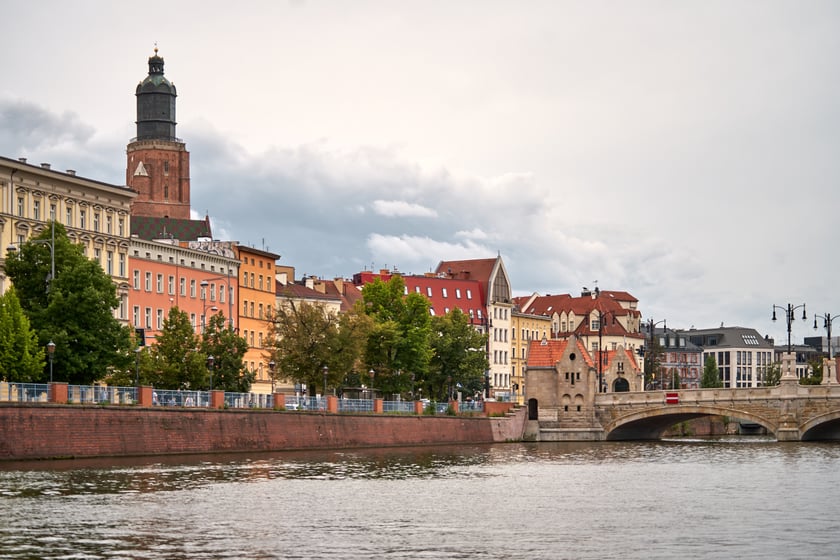 Wrocław widziany z pokładu statku pływającego po Odrze