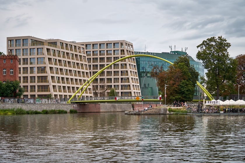 Wrocław widziany z pokładu statku pływającego po Odrze
