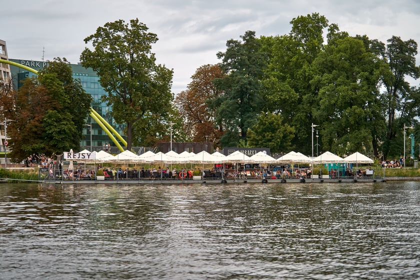 Wrocław widziany z pokładu statku pływającego po Odrze