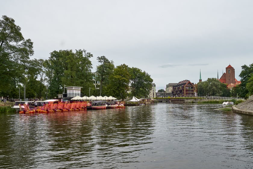 Wrocław widziany z pokładu statku pływającego po Odrze