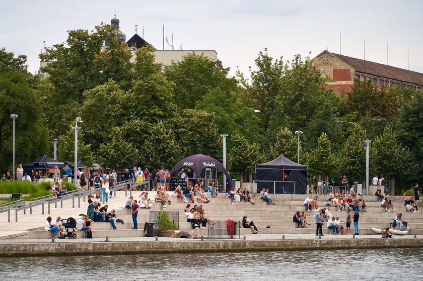 Wrocław widziany z pokładu statku pływającego po Odrze
