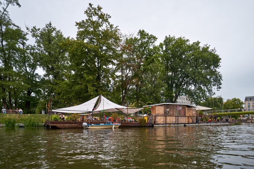 Wrocław widziany z pokładu statku pływającego po Odrze