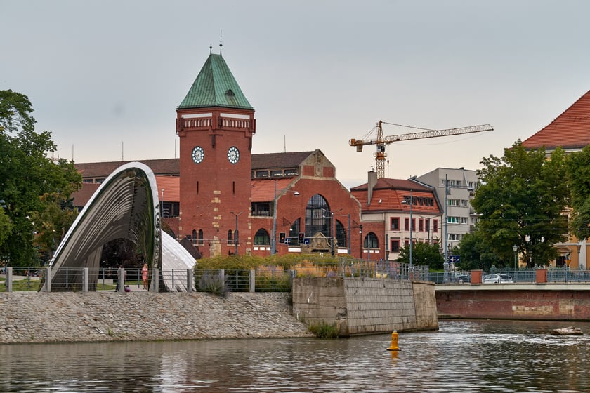 Wrocław widziany z pokładu statku pływającego po Odrze