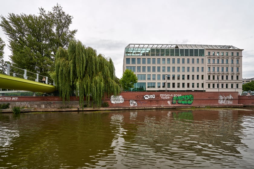 Wrocław widziany z pokładu statku pływającego po Odrze