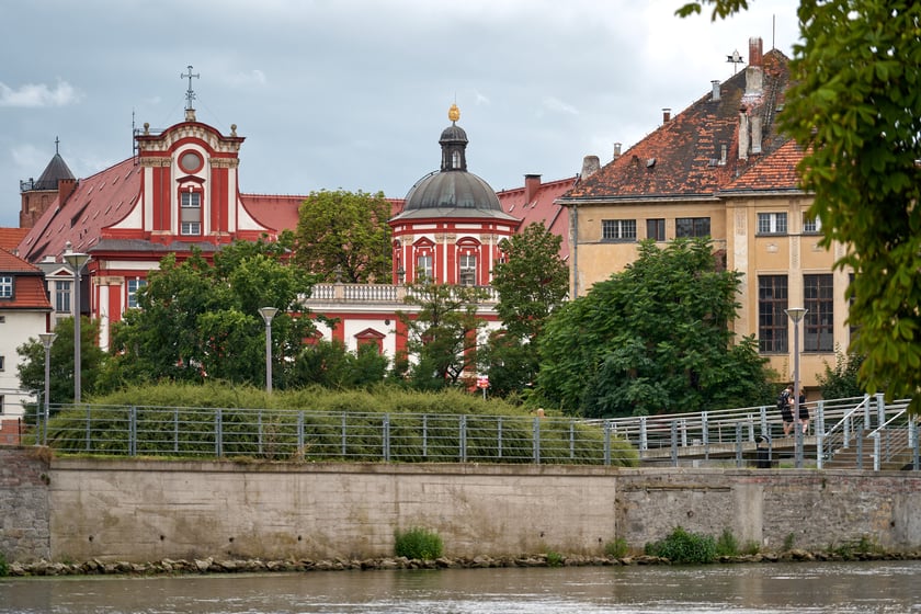 Wrocław widziany z pokładu statku pływającego po Odrze